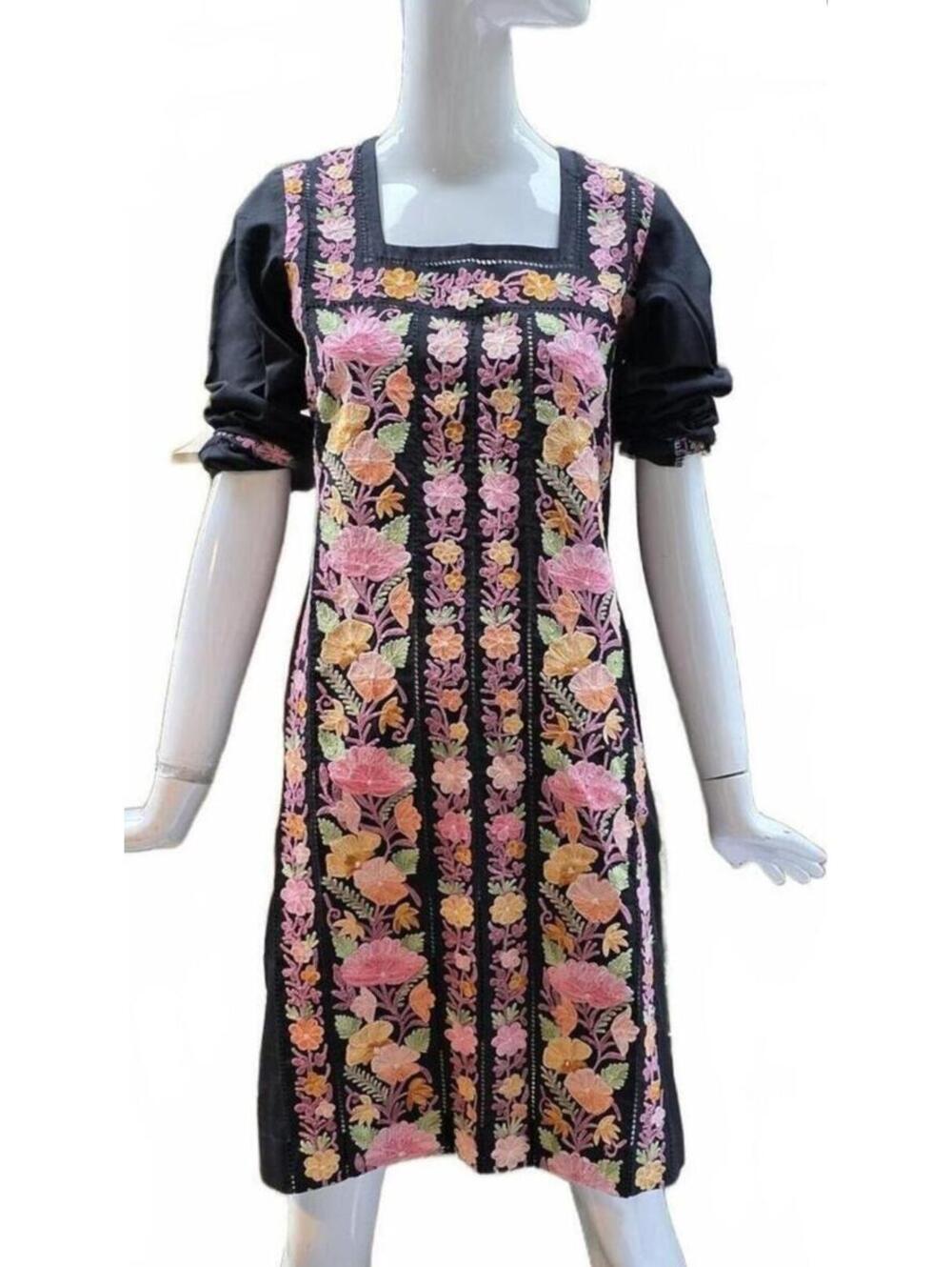 Black Embroidered Floral 3/4 Sleeve Tunic Kurti Top Feminine Chic Versatile  Med